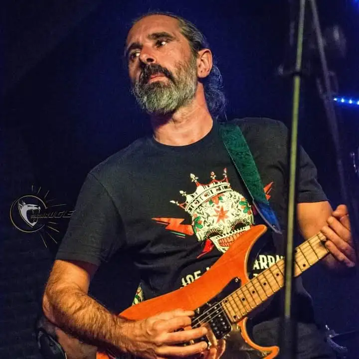 Nicolas Alteirac en concert à Barcelone avec Joe King Carrasco and the Lozère All-Stars